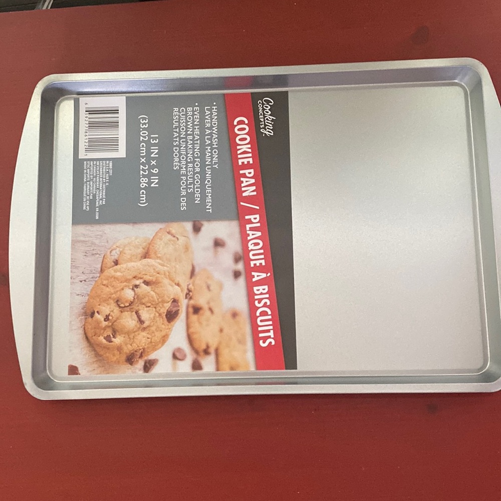 New Small baking pan 13” x9”
